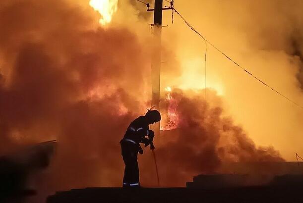 Пожар на рынке древесины в Наримановском районе Баку потушен