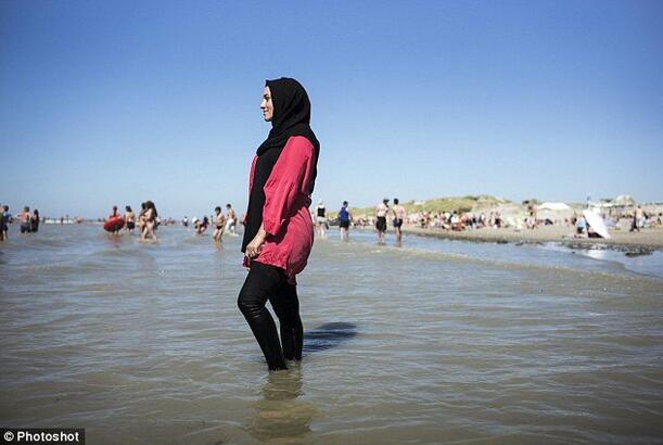 Fransa şəhər məhkəməsi burkini qadağasını ləğv edib...