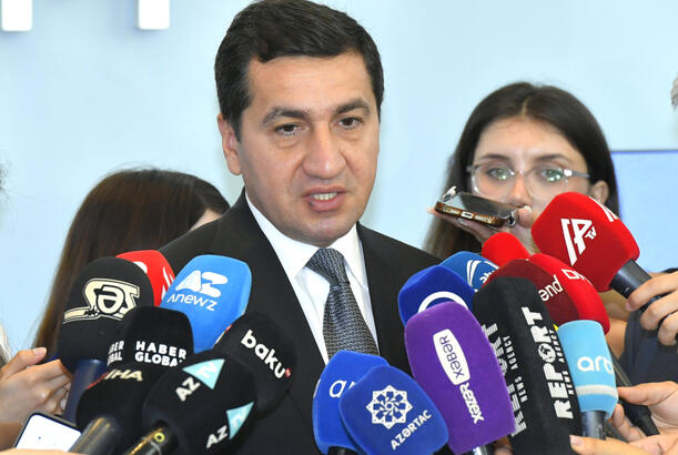 Peşəkar jurnalistikanın süni intellektin manipulyativ təsirlərinə məruz qalması ehtimalı gündəmə gəlir - Hikmət Hacıyev 