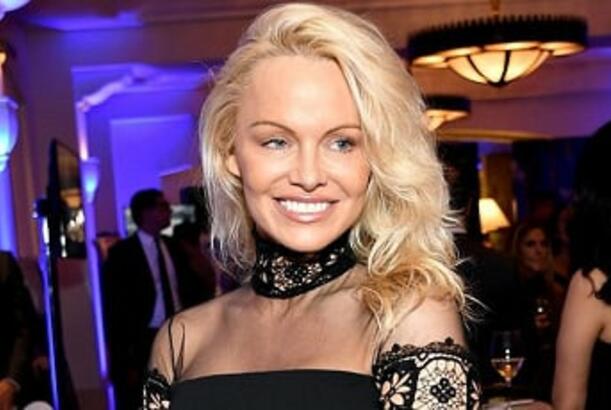 Pamela Anderson duzlu xiyar satır...