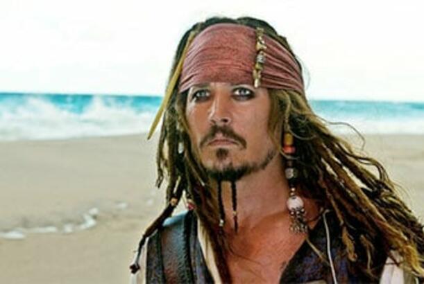 Conni Depp yenidən Cek Sərçə-nin papağını geyə bilər...