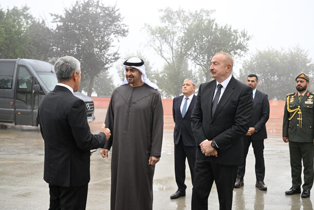 Prezident İlham Əliyev və BƏƏ-nin Prezidenti Yeni Şuşa məscidində tikinti işlərinin gedişi ilə tanış olublar - FOTOLAR