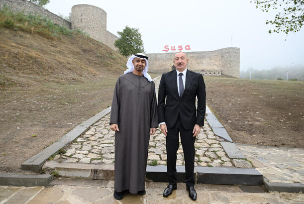 Azərbaycanın və BƏƏ-nin prezidentləri Şuşa qalasının önündə foto çəkdiriblər