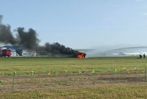 Flying cars collide during airshow in China