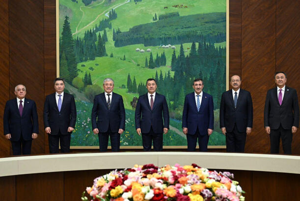 Azerbaijani PM Ali Asadov meets Kyrgyz President