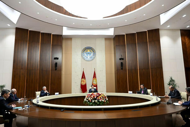 Baş nazir Əli Əsədov Bişkekdə Qırğızıstan Prezidenti Sadır Japarovla görüşüb
