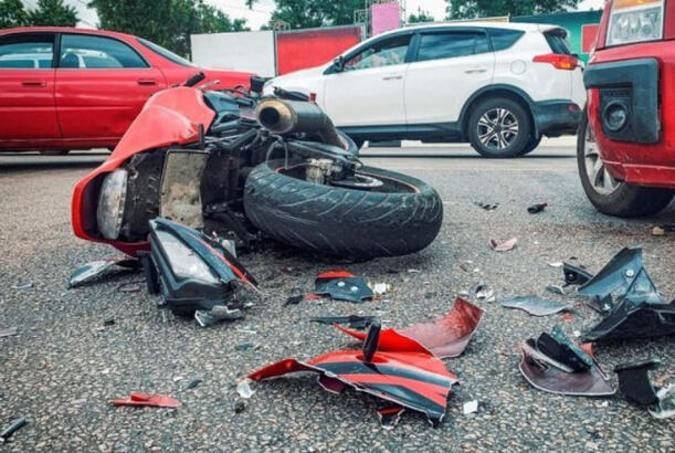 Biləsuvarda ağır yol qəzası: motosikletin sürücüsü ölüb