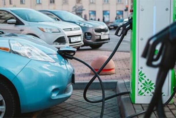 Ən sərfəli elektriklə işləyən beş avtomobilin adı...