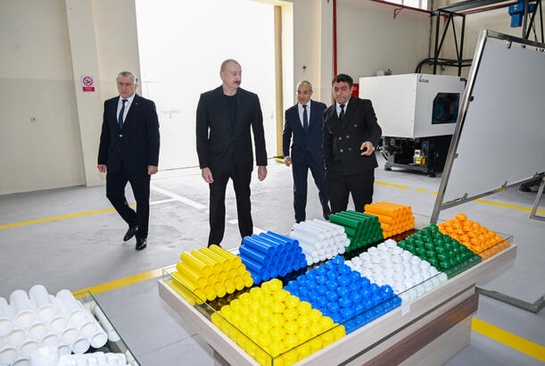 İlham Əliyev Sabirabadda su filtrlərinin istehsalı müəssisəsinin fəaliyyəti ilə tanış olub - FOTOLAR