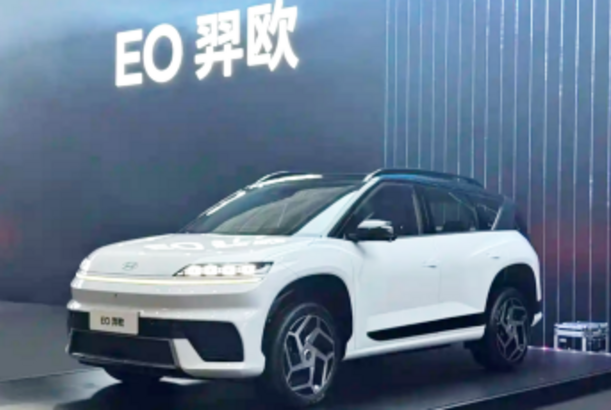 Hyundai, tablosu olmayan EO krossoverini təqdim etdi…