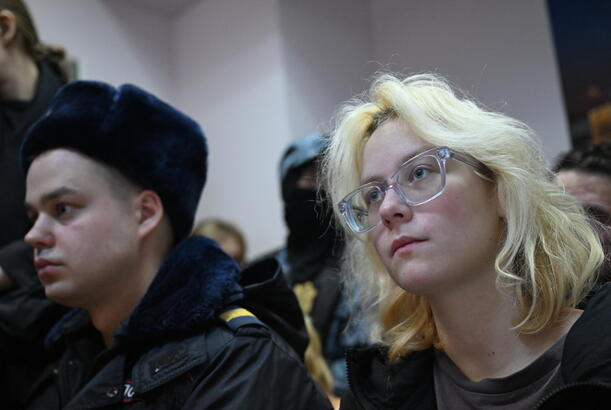 “Çar öləndə yenidən rəqs edəcəyik” oxuduğuna görə...