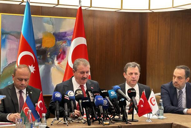 Böyük Birlik Partiyasının sədrinin mətbuat konfransı keçirilir - YENİLƏNİR/FOTOLAR 