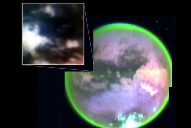 Saturnun peyki kimyanın fundamental qanunlarından birini pozur…