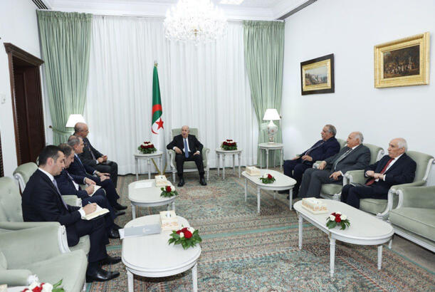 Ceyhun Bayramovla Əlcəzair Prezidenti arasında regional və beynəlxalq məsələlər üzrə fikir mübadiləsi aparılıb - FOTOLAR 