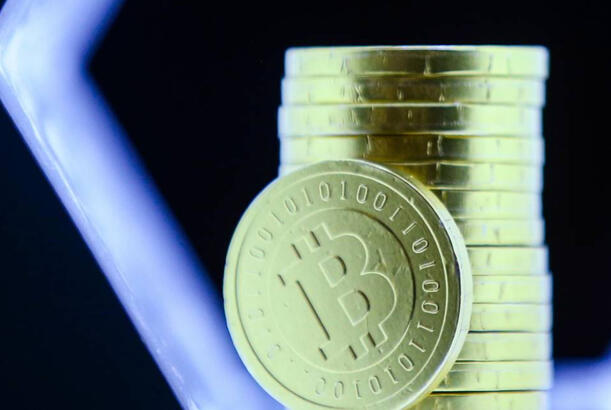 Bitkoinin qiyməti 100 min dollardan aşağı düşüb