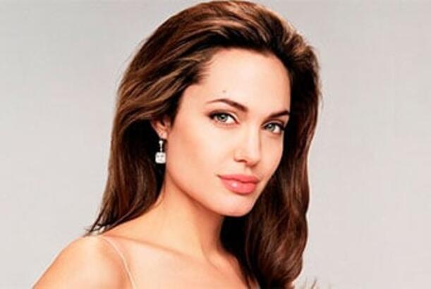 Ancelina Coli Ukraynanın Xerson şəhərinə səfər edib...