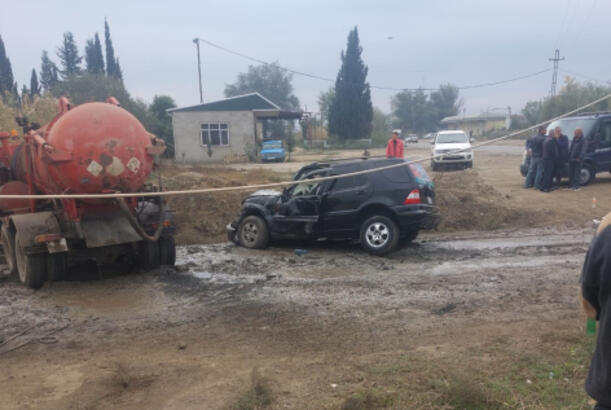 Salyanda “KamAZ” və “Mercedes” toqquşub, xəsarət alan var