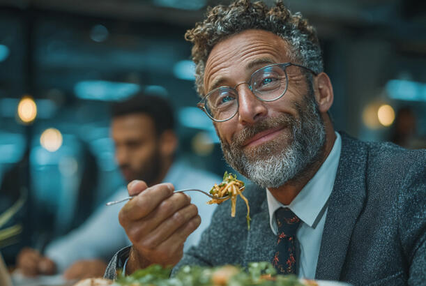 “Ac olanda sən özün deyilsən” deyimi yalanmış..?