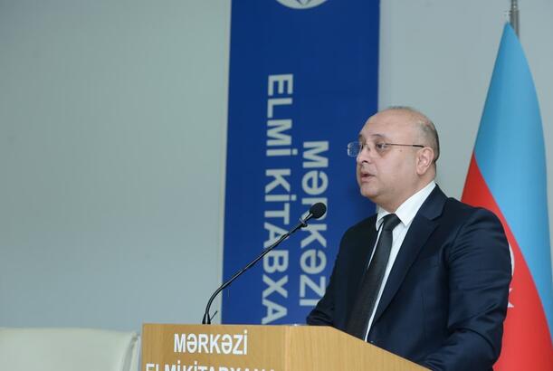 Завсектором АП: Неуместное использование иностранных слов в СМИ негативно влияет на языковую среду молодежи