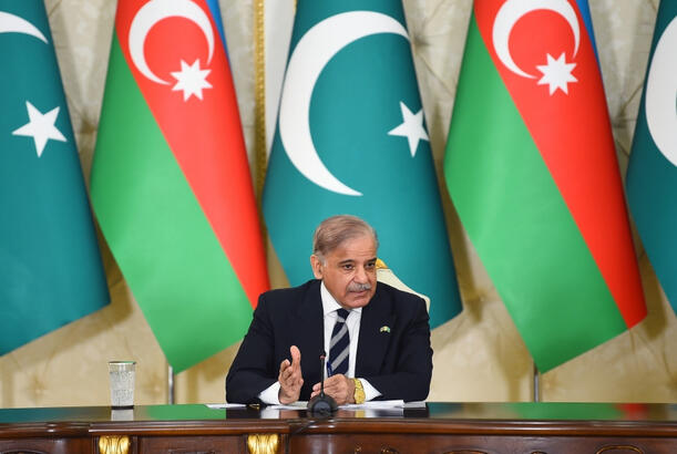 Bakıda JF-17 qırıcılarının səsinə qərq olan səmanı seyr etmək qürurlu görüntüdür - Şahbaz Şərif