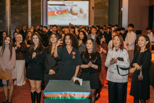 Batumidə Zəfər Günü və Dövlət Bayrağı Günü qeyd olunub - FOTOLAR 