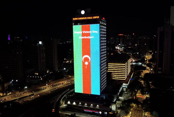 Kuala-Lumpur bələdiyyəsinin binası Azərbaycan bayrağının rəngləri ilə işıqlandırılıb - FOTO 