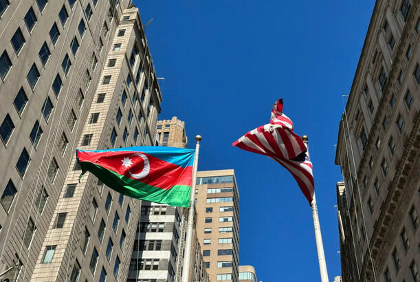 Nyu-Yorkun məşhur parkında Azərbaycanın Dövlət Bayrağı ucaldılıb