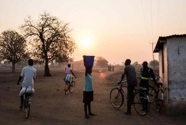 Deputatlar Rusiyaya gələn qızların işlə təmin olunmasını araşdırırlar...