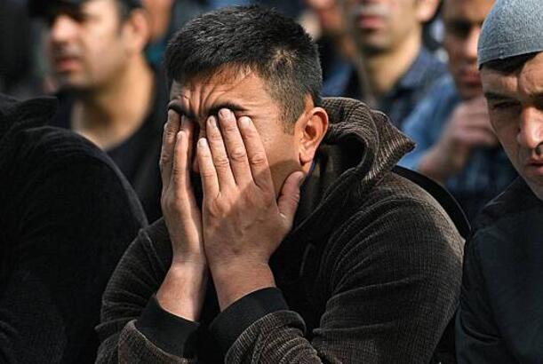 Moskvanın mərkəzində keçirilən qrup namazı kameraya çəkilib...