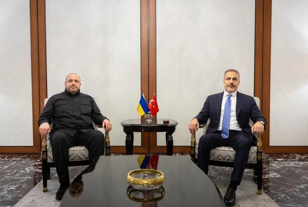 Хакан Фидан и Рустем Умеров провели встречу в Анкаре