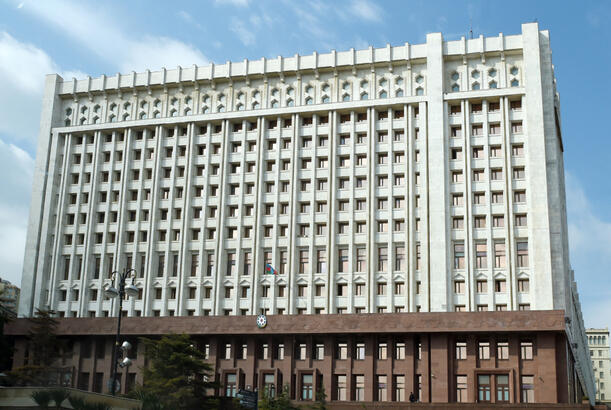 İlham Əliyev Zelenski ilə Ukraynada Azərbaycan səfirliyinə raket zərbəsini müzakirə edib