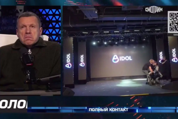 Deyirəm, bəlkə “Aydola” səhnəyə gətiriləndə içkili olduğu üçün yıxılıb...