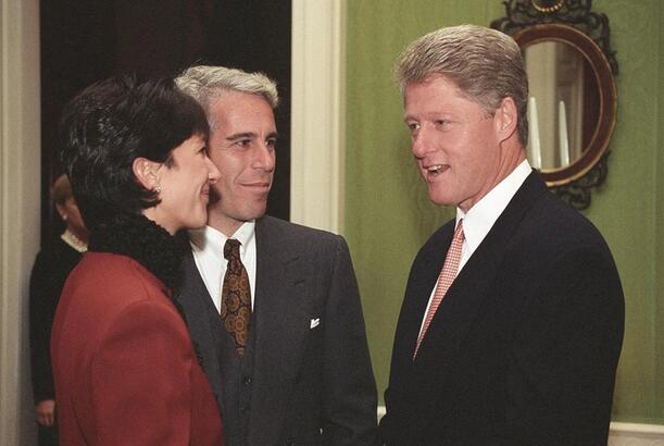 Bill Klinton Epşteynin adasında 28 dəfə olub