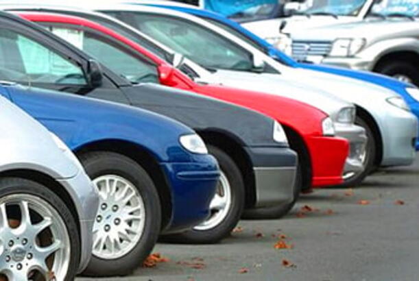 Boston Hava Limanı tərk edilmiş avtomobilləri hərraca çıxardı...