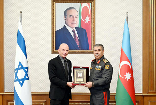 Azərbaycanın müdafiə naziri İsrail nümayəndə heyəti ilə görüşüb