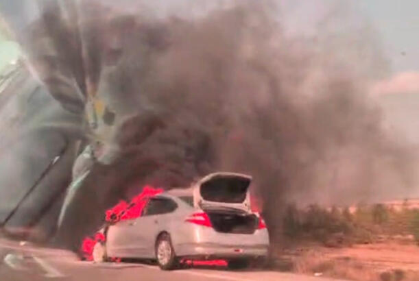 Xızıda minik maşını yanıb