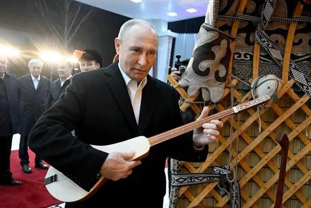 Qırğızıstanda Putinə verilən hədiyyə açıqlandı...