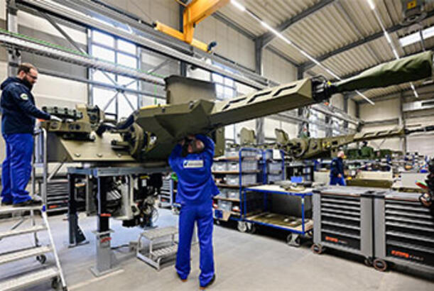 Bloomberg: Avropa silah istehsalı rekordlarını qırır...