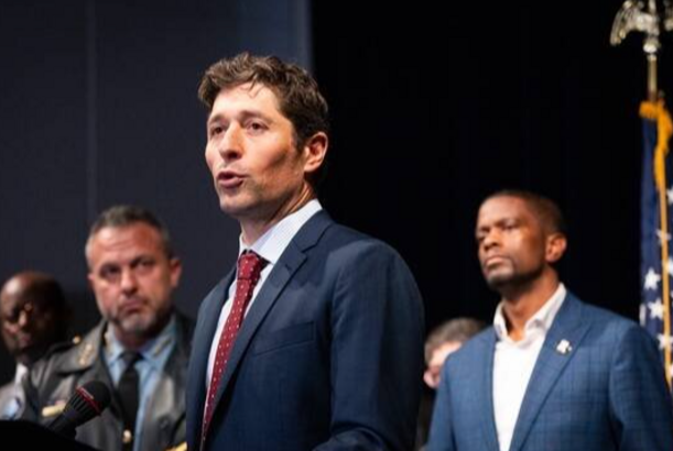 Qubernator Trampın hücumlarından sonra somalililəri müdafiə edir...