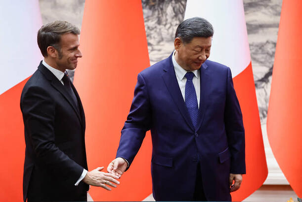 Poçtalyon Makron  - RAKURS