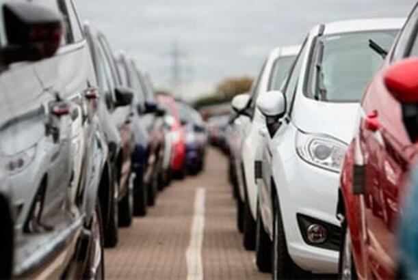 Rusiyada avtomobil satışları təxminən dörddə bir azalıb...