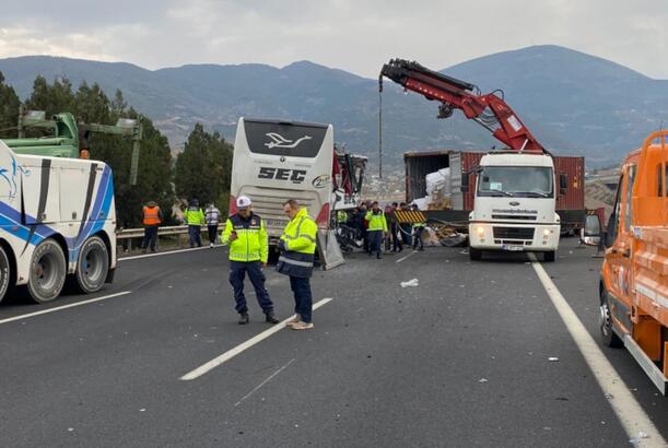 Avtobus TIR-a çırpılıb, 7 nəfər ölüb, 11-i yaralanıb