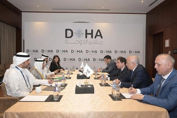 Hikmət Hacıyev Körfəz Əməkdaşlıq Şurasının baş katibi ilə görüşüb