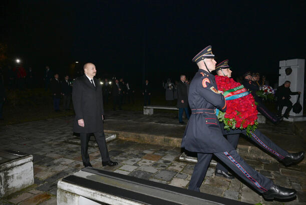 Prezidentlər Bratislavada “Azadlıq Qapısı” abidəsini ziyarət ediblər