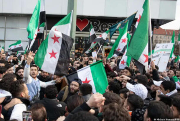 Suriyalılar Əsədin devrilməsinin ildönümünü qeyd ediblər...