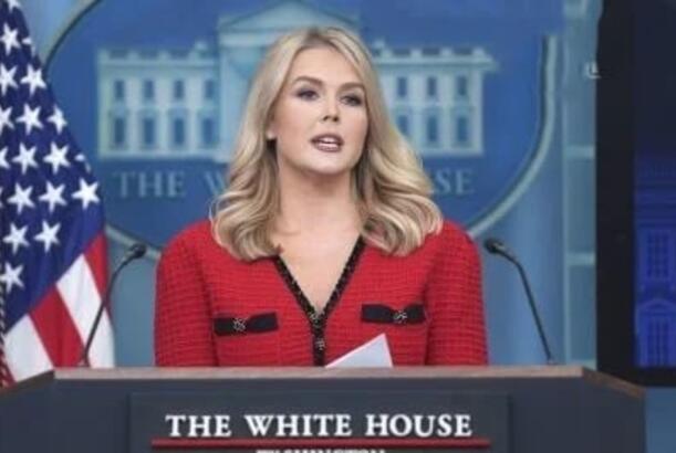 Tramp mətbuat katibinin görünüşünü təriflədi...