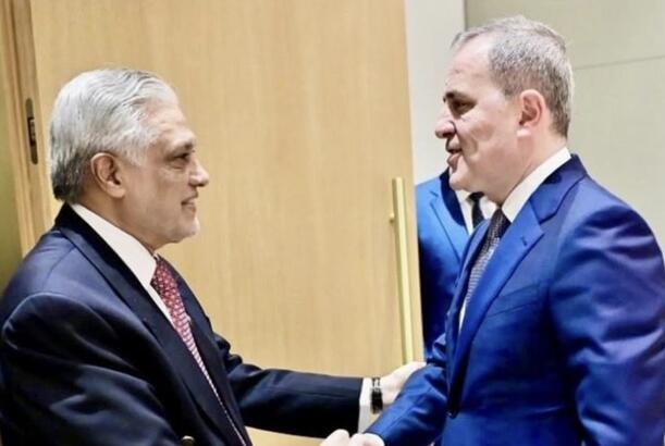 Azərbaycan və Pakistan XİN rəhbərləri regional məsələləri müzakirə ediblər