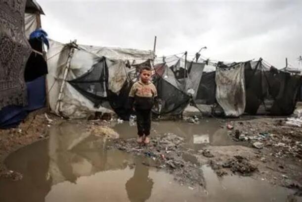 Qəzzada uşaqlar bu dəfə soyuqdan ölürlər...