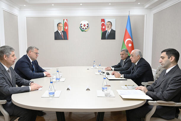 Baş nazir Əli Əsədov Rusiyanın Həştərxan vilayətinin qubernatoru ilə görüşüb