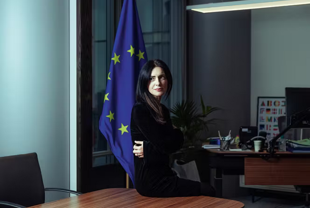 Pina Piçerno Putinin təbliğatı ilə qorxmadan mübarizə aparır...